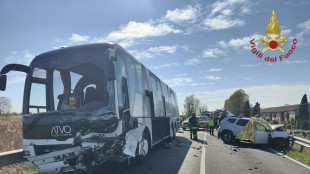 Bus contro auto, un morto e cinque feriti nel Veneziano