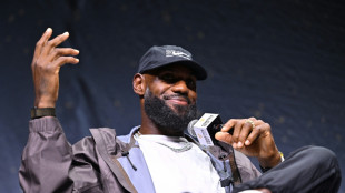 James schlie&szlig;t sich den Philadelphia 76ers an
