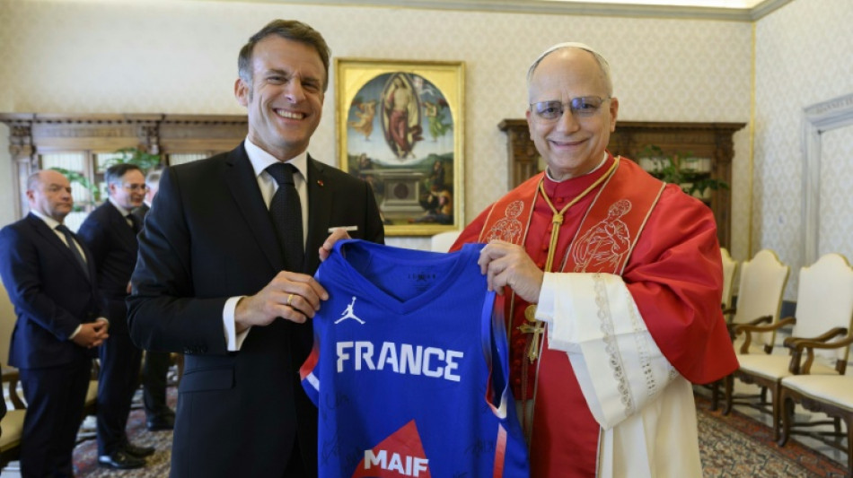 Papa Le&atilde;o XIV recebe Macron em encontro centrado na guerra no Oriente M&eacute;dio