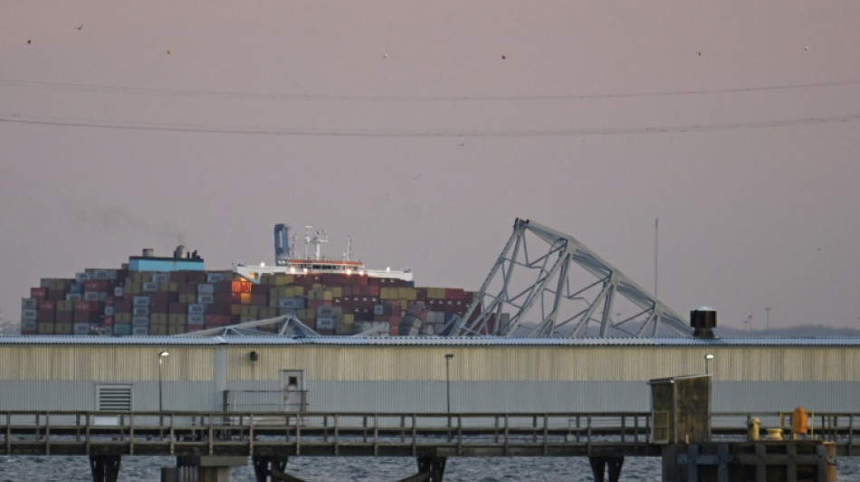 Ponte desaba em Baltimore ap&oacute;s ser atingida por navio