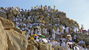 Hunderttausende Muslime beten auf dem Berg Arafat