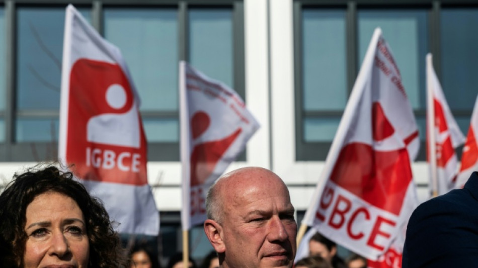 BASF-Angestellte in Berlin demonstrieren gegen Verlagerung von Arbeitspl&auml;tzen 