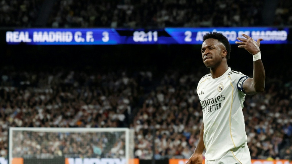 Com 2 de Vini, Real Madrid vence cl&aacute;ssico contra o Atl&eacute;tico; Bar&ccedil;a segue l&iacute;der isolado