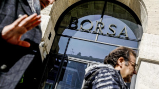 Borsa: Milano accelera (+1%), balzo di Moncler e Unipol