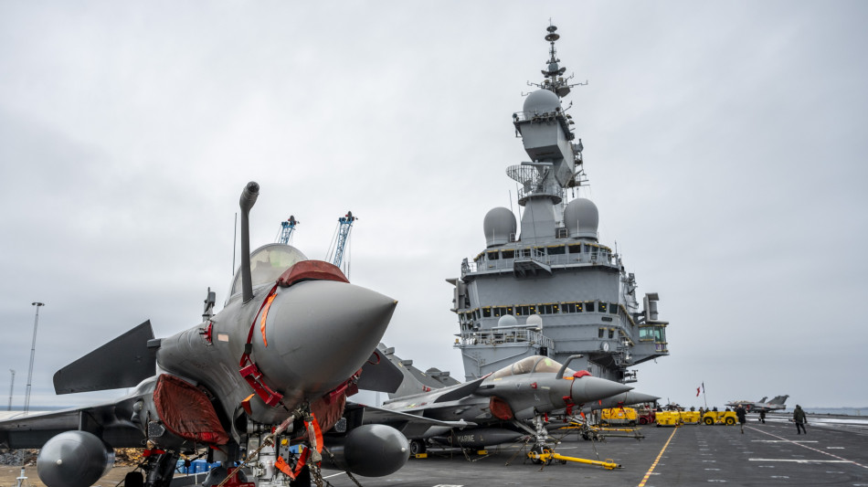 Macron, 'portaerei Charles De Gaulle in rotta per il Mediterraneo'