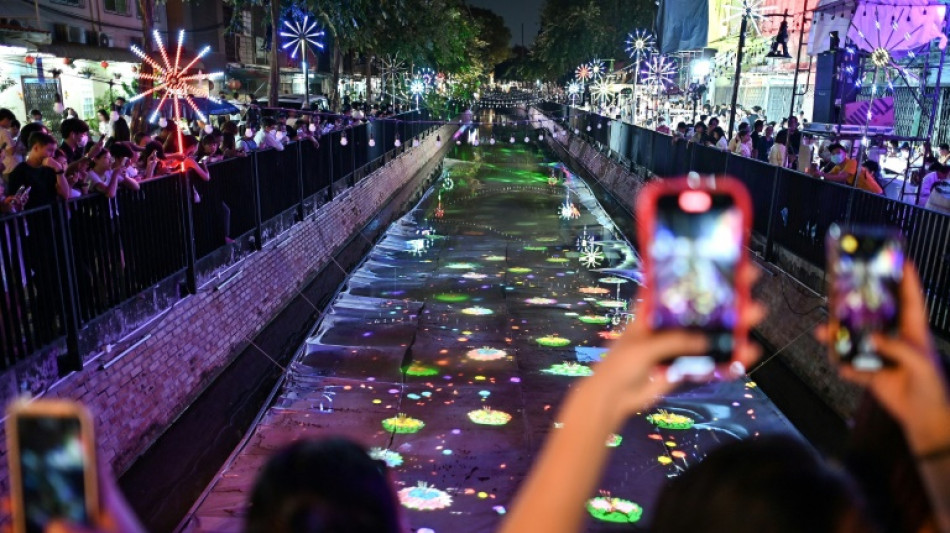 Virtual floats reduce waste at Thai festival
