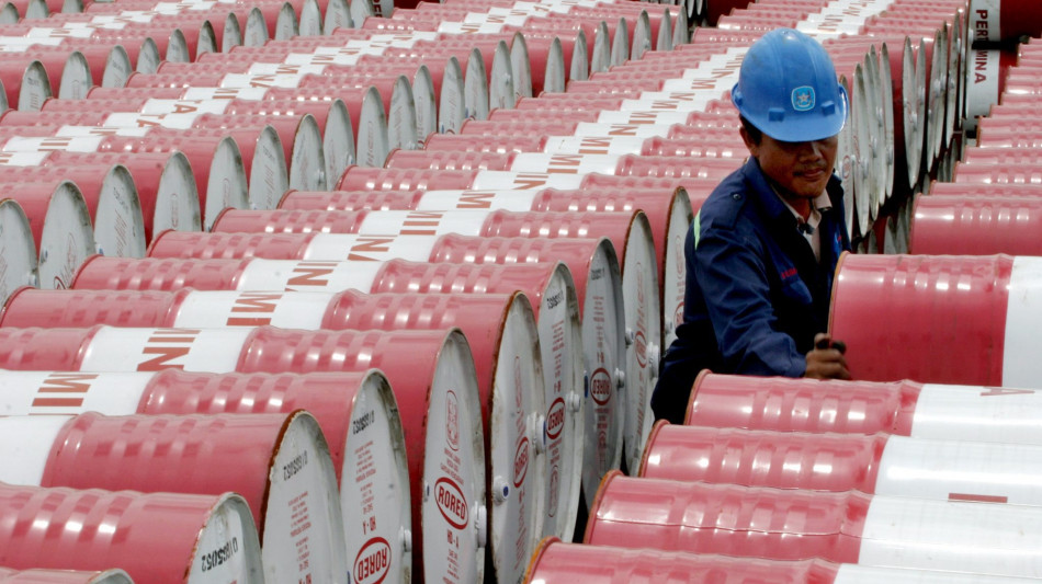 Petrolio in calo con nuovi timori dazi, Brent a 69,2 dollari