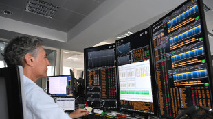 Borsa: Milano in calo dello 0,8%, pesano lusso e banche