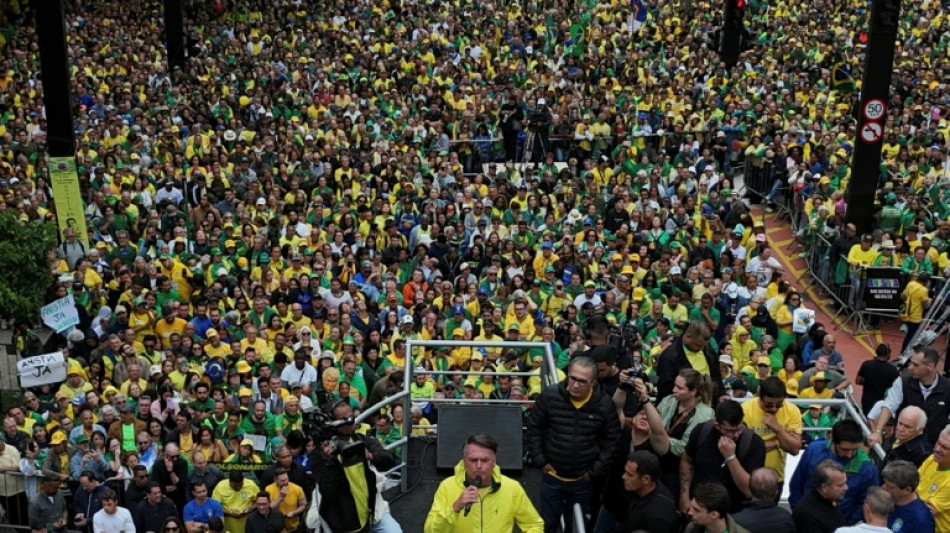 Bolsonaro re&uacute;ne milhares na Avenida Paulista e ataca STF