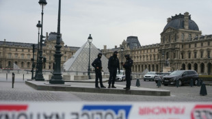 Louvre reabre as portas três dias após roubo de joias