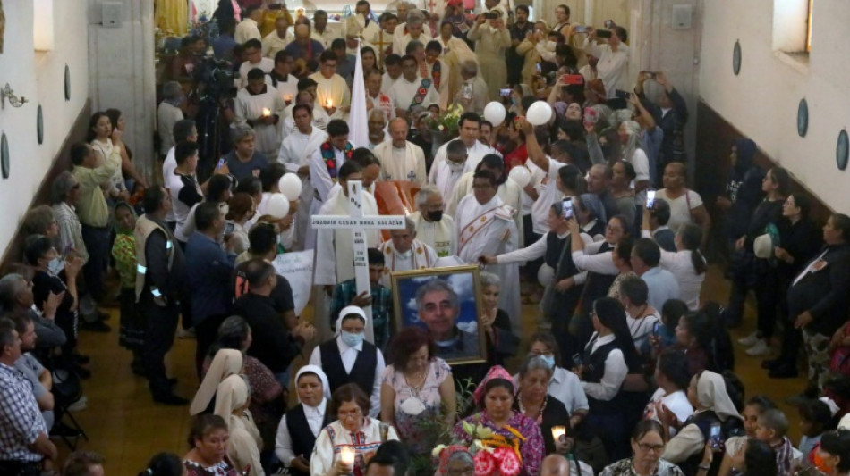 Sepultan a sacerdotes jesuitas asesinados en M&eacute;xico