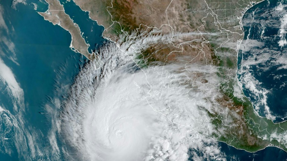 Hurac&aacute;n Norma avanza por el Pac&iacute;fico de M&eacute;xico como categor&iacute;a 3