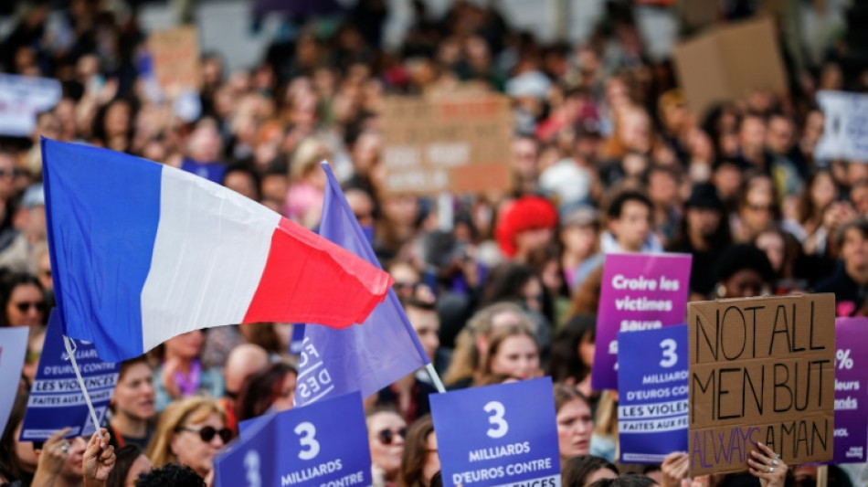 Fran&ccedil;a tem manifesta&ccedil;&otilde;es de apoio a Gis&egrave;le Pelicot, v&iacute;tima de m&uacute;ltiplos estupros
