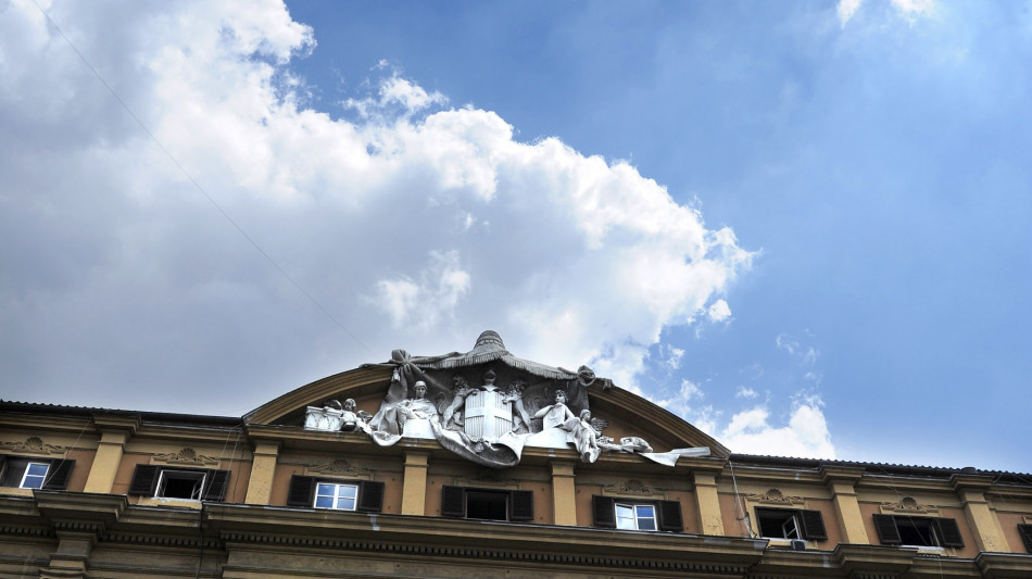 Italiani sempre pi&ugrave; 'bot people',hanno 14,4% debito pubblico