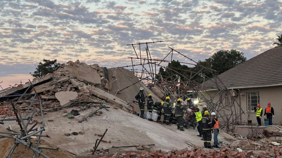 N&uacute;mero de mortos em desabamento de edif&iacute;cio na &Aacute;frica do Sul sobe para 30