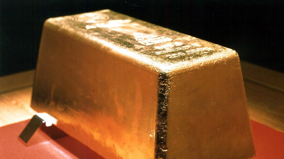 Oro prosegue in calo a 5.196 dollari l'oncia (-4,07%)