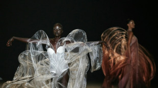 Coup d'envoi de la haute couture à Paris, Schiaparelli et Iris van Herpen rêvent d'ailleurs