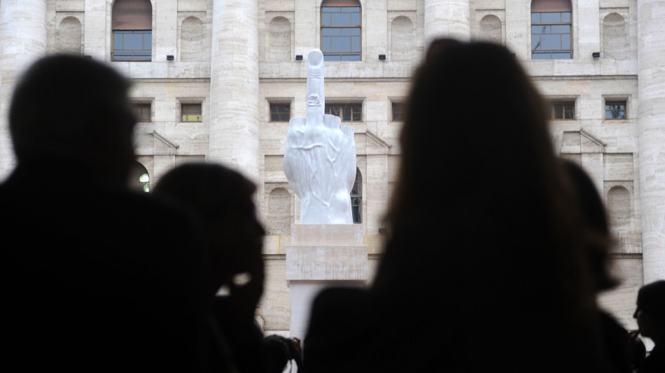 Borsa: Milano riduce il rialzo (+0,35%), balza Inwit, scivola Leonardo