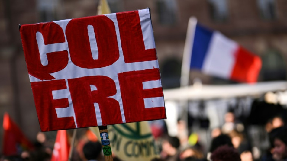 Retraites: les 64 ans valid&eacute;s par le Conseil constitutionnel, d&eacute;confiture et col&egrave;re dans les rues