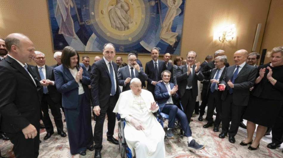 El papa recibió y agradeció al personal del hospital donde fue atendido