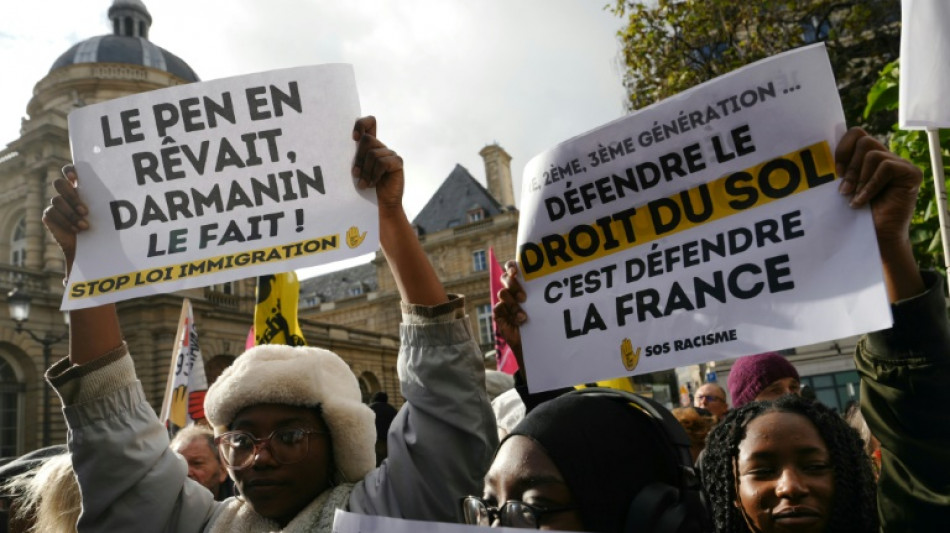 El Senado franc&eacute;s endurece el proyecto de reforma migratoria de Macron