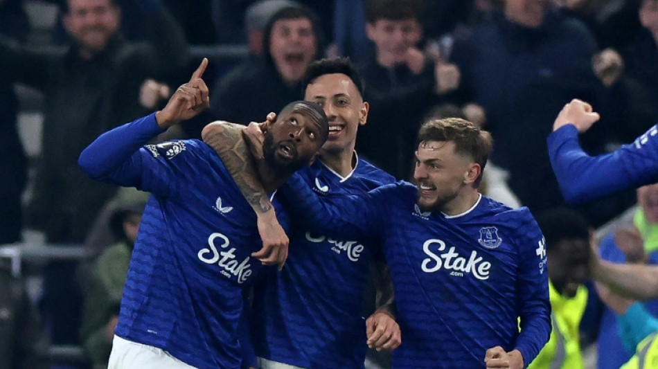 Liverpool, Chelsea slip up in Champions League race