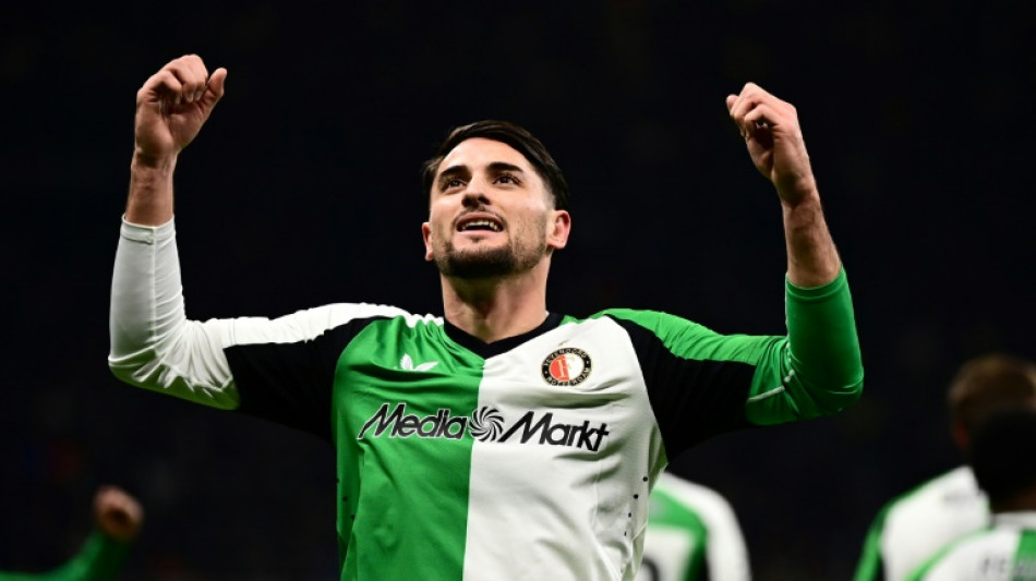 Feyenoord empata com Milan (1-1) em San Siro e vai &agrave;s oitavas da Champions