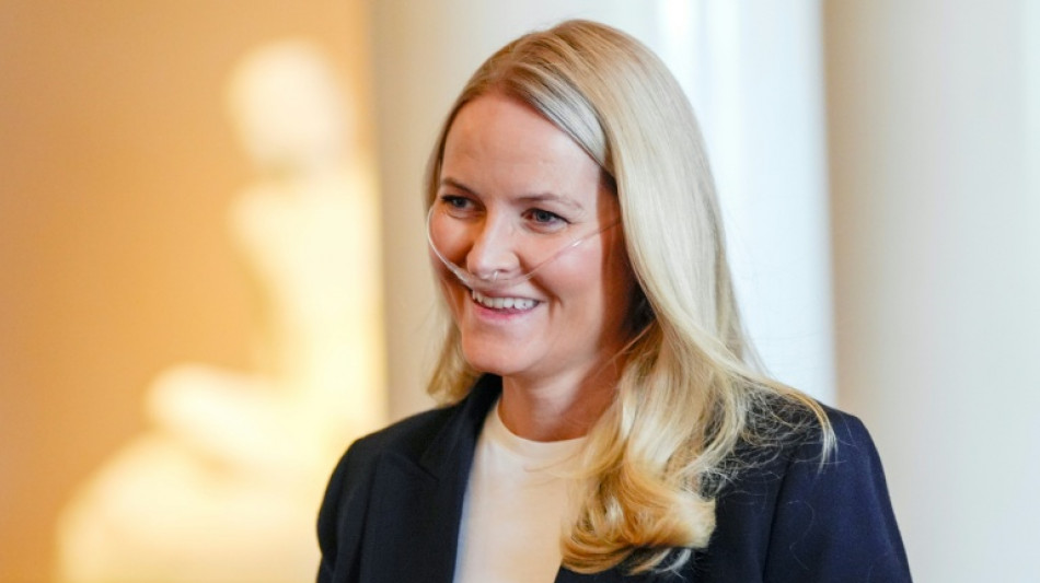 Norv&egrave;ge: la princesse Mette-Marit appara&icirc;t en public avec une aide &agrave; l'oxyg&eacute;nation