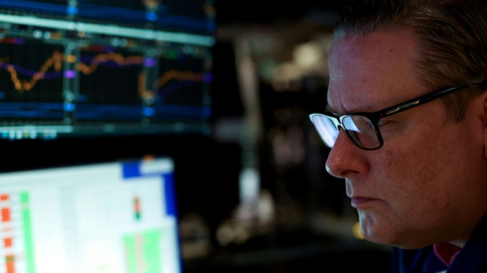 Wall Street ouvre en baisse, entre prises de bénéfices et budget américain