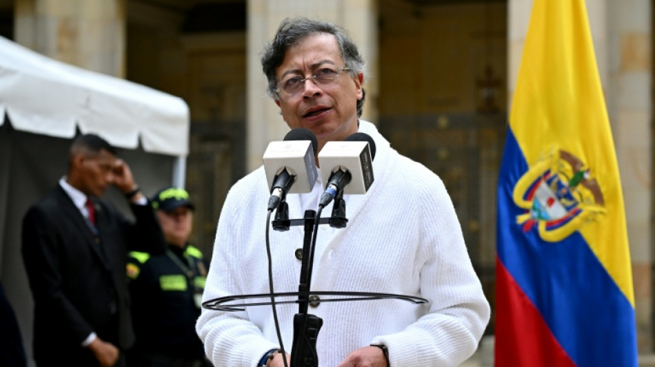 Petro denuncia poss&iacute;vel bombardeio do Equador em territ&oacute;rio colombiano