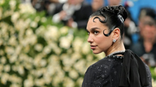 Personalidades britânicas pedem suspensão da venda de armas a Israel