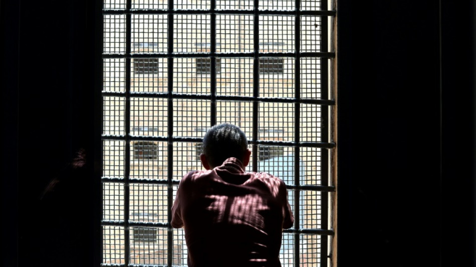 Heat, overcrowding, pushes Italian prison guard union to sue