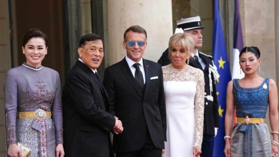 Emmanuel Macron re&ccedil;oit le roi de Tha&iuml;lande en visite d'Etat &agrave; l'Elys&eacute;e 