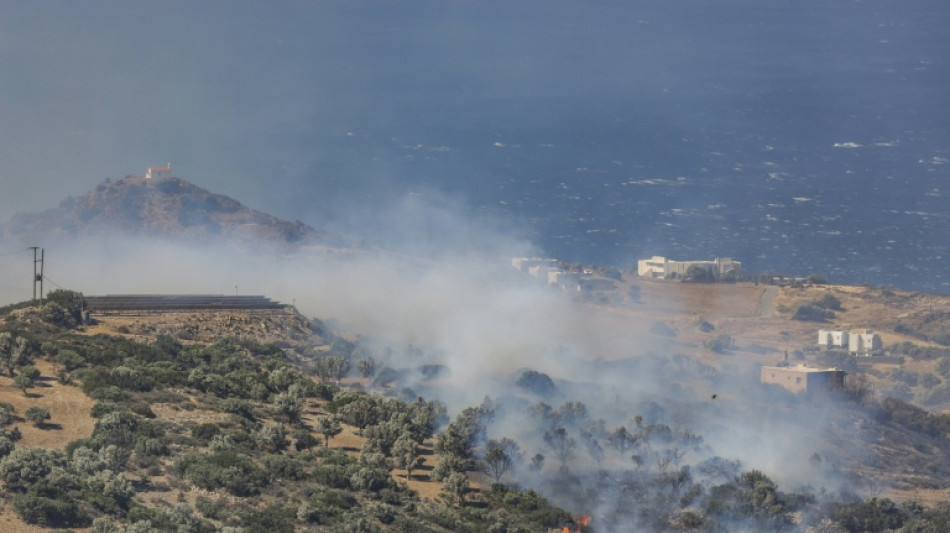 Firefighters battle to contain deadly Crete blaze in Greece