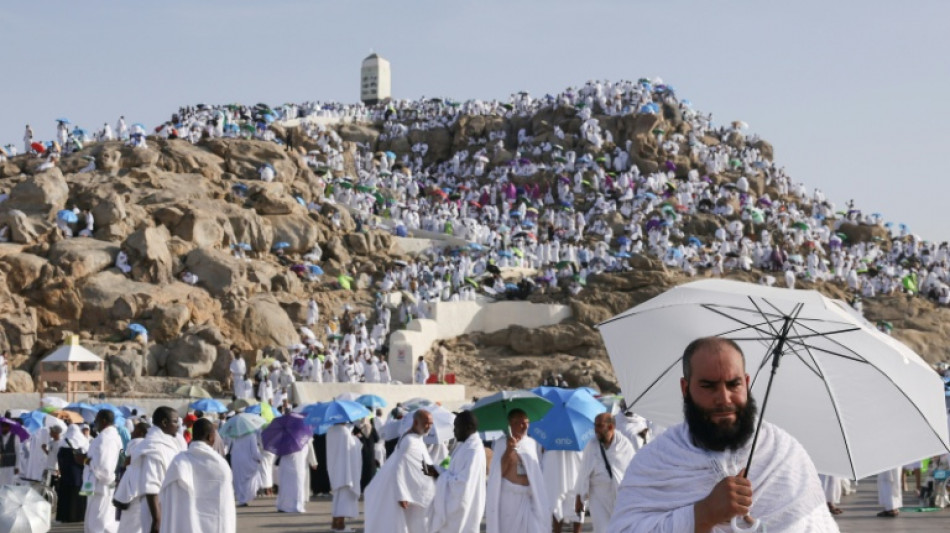 Pilgerfahrt Hadsch: Tausende Gl&auml;ubige beten auf dem Berg Arafat