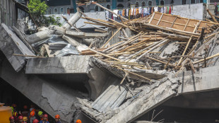 Crolla scuola in Indonesia, 3 morti e 38 intrappolati