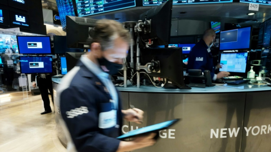 Wall Street ouvre en hausse, port&eacute;e par de bons indicateurs et des r&eacute;sultats d'entreprises