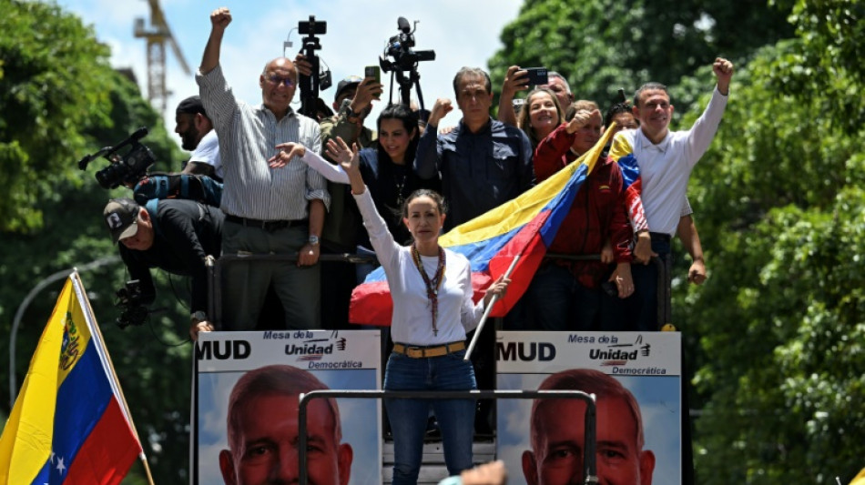 Venezuela: l'opposition appelle l'arm&eacute;e &agrave; se ranger "du c&ocirc;t&eacute; du peuple", le parquet r&eacute;pond avec des poursuites p&eacute;nales