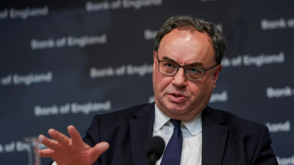 La Banque d'Angleterre plus optimiste sur l'&eacute;conomie mais serre encore la vis