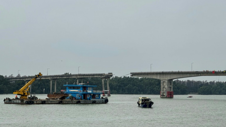 Cinco mortos no sul da China ap&oacute;s navio colidir com ponte