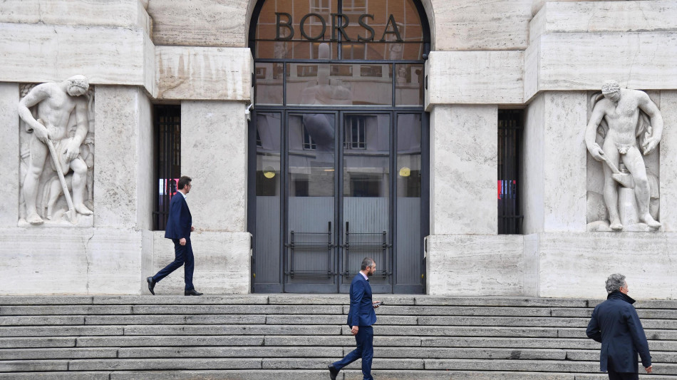 Borsa: Milano chiude positiva (+1,11%), corrono Mediobanca e Mps, gi&ugrave; Campari