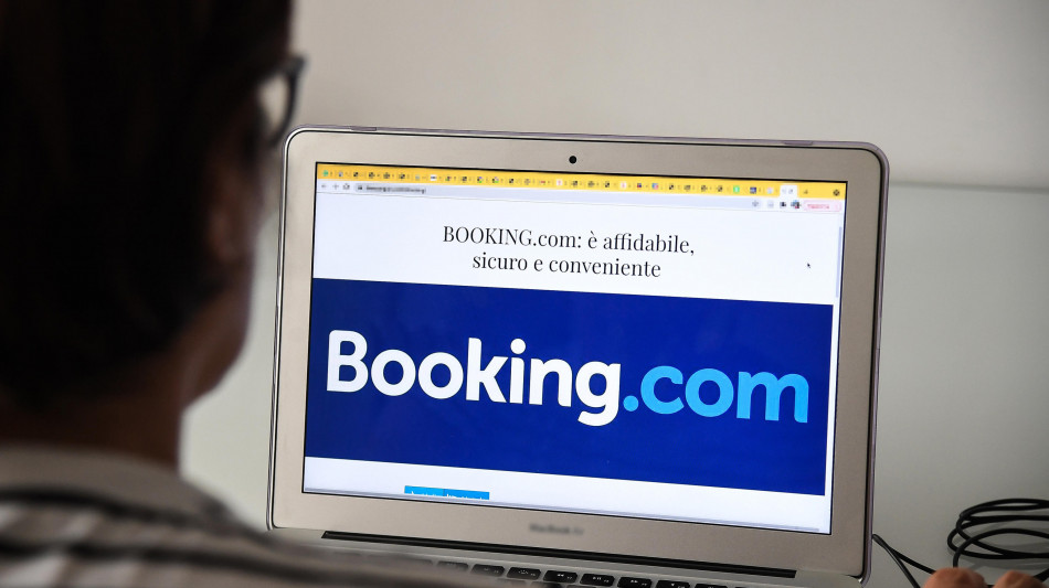 Booking.com hackerata, la piattaforma avvisa i clienti su fuga dati