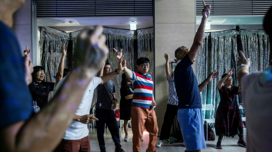"Apr&egrave;s-midi disco" pour les vieux Hongkongais souffrant de solitude