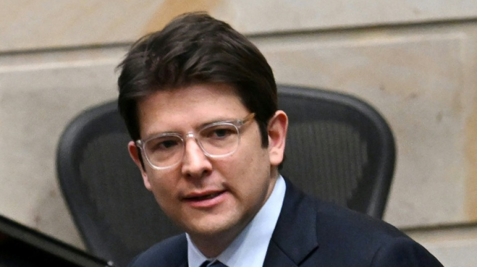 Adolescente suspeito de balear presidenciável na Colômbia se diz inocente