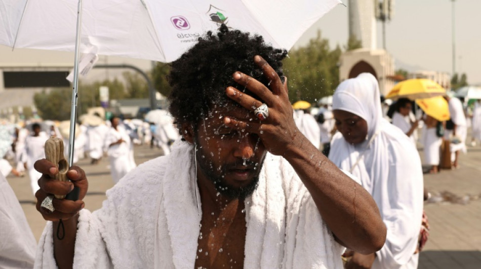 Arabie: des proches recherchent des fid&egrave;les disparus, plus de 900 morts lors du hajj