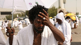 Arabie: des proches recherchent des fid&egrave;les disparus, plus de 900 morts lors du hajj
