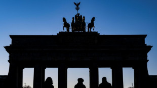 84-J&auml;hriger f&auml;hrt mit Auto durch gesperrtes Brandenburger Tor in Berlin