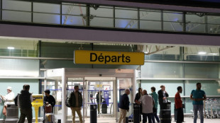 En Corse, a&eacute;roports et ports bloqu&eacute;s sur fond de tensions entre l'Etat et les &eacute;lus locaux
