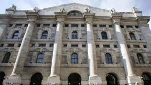 Borsa: Milano gira in calo (-0,15%), frenano Buzzi e Stellantis