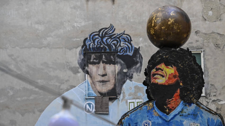 Omaggio di Napoli, cene solidali e arte per 65 anni di Maradona